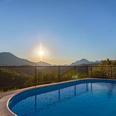 Villa Dalmatian Peak Slime